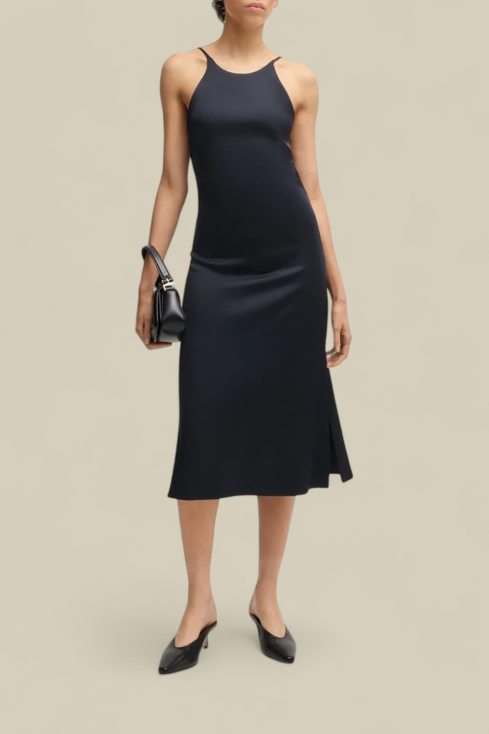 תמונת כל הלוק של שמלת מידי עם מחשוף גב